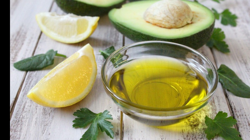 Olive Oil and Lemon Oil: What's the Connection?