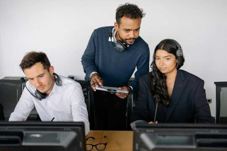 The Shift from Reactive to Proactive Support in Scaling SaaS Businesses